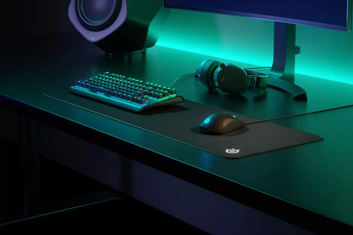 SteelSeries QcK Gaming Surface - XL Stitched Edge Cloth - Extra Durable - Sized to Cover Desks